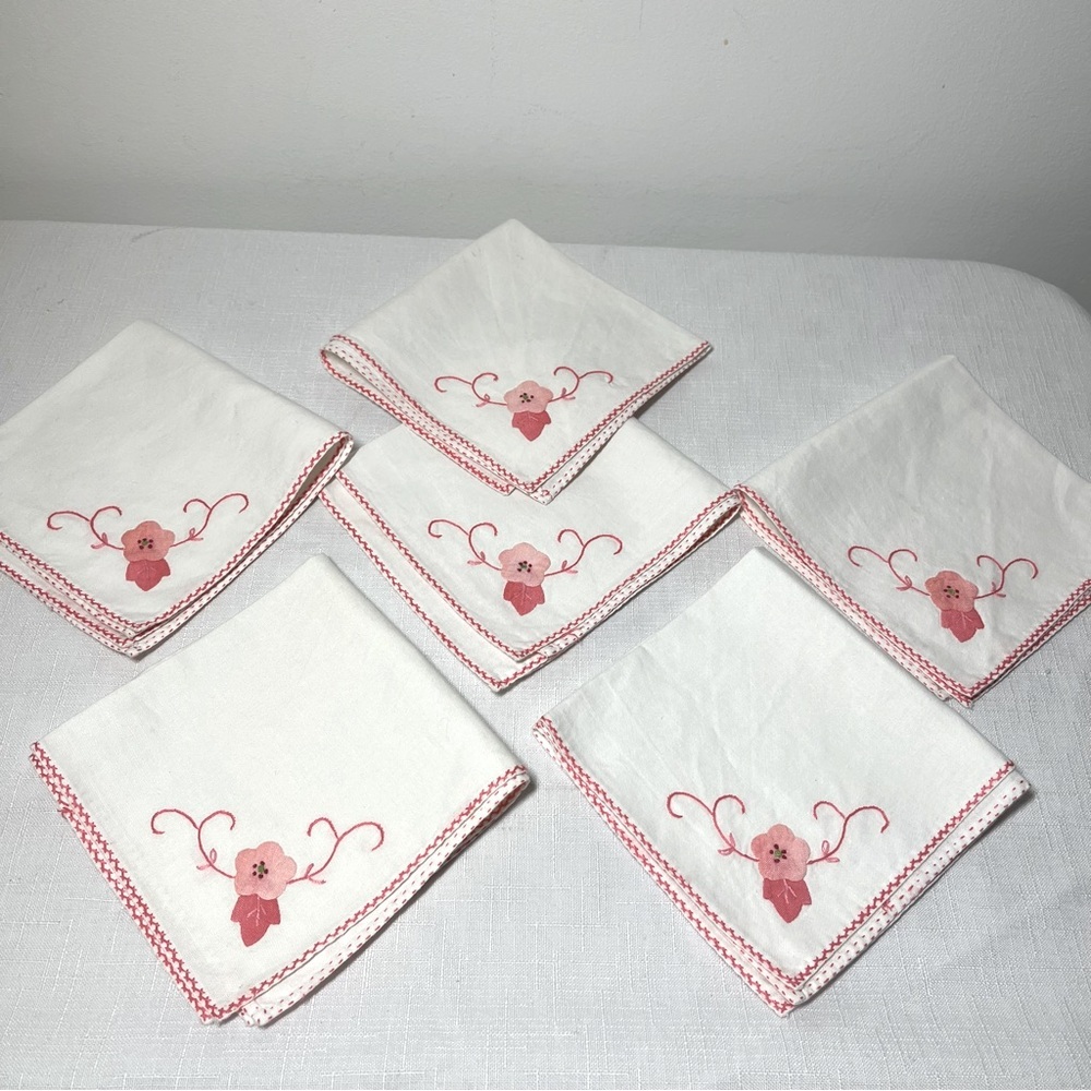 Embroidered Floral embroidered Napkins. Vintage. New. White pink